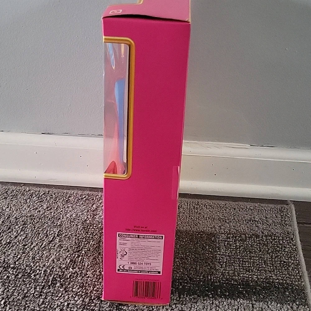 Very Velvet Barbie - Picture 5 of 7